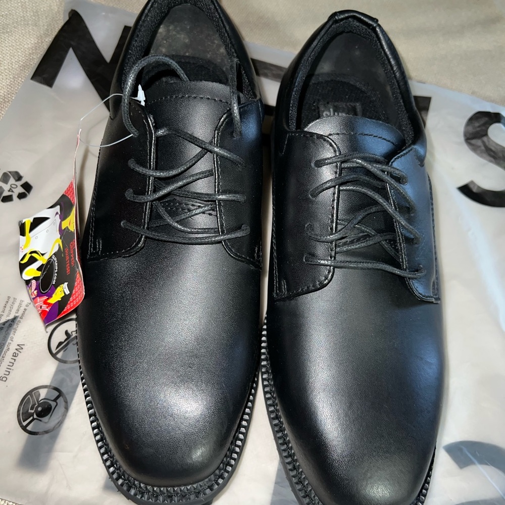 Men Slip Resistant Footwear black New Size 7W & 8W available no box